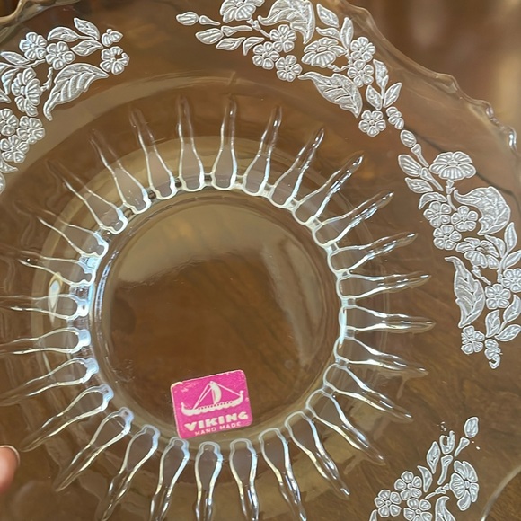 Vintage New Martinsville Viking hand made plate 7.5” floral etched glass - Picture 3 of 8